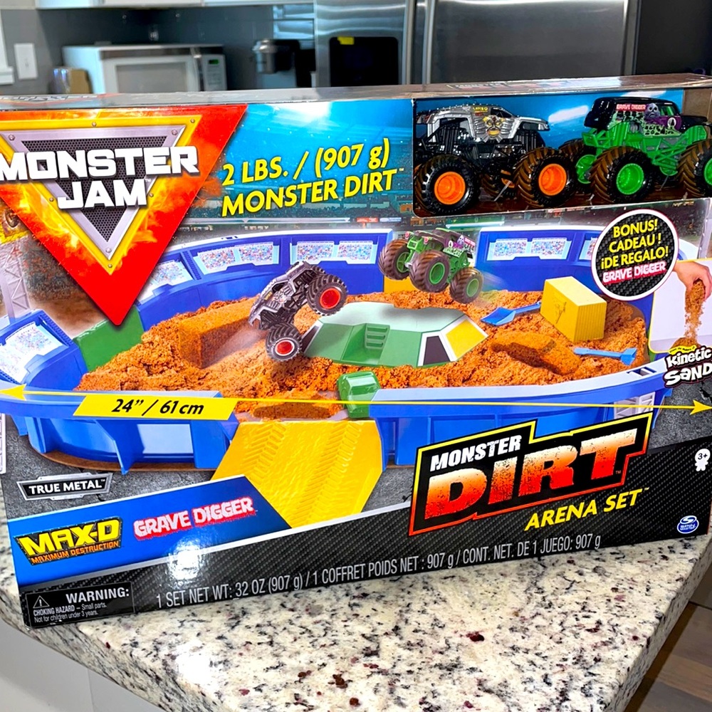 Monster Jam, (BONUS CAR) Monster Dirt Arena Set